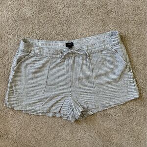 JCrew cotton drawstring seersucker shorts. Large